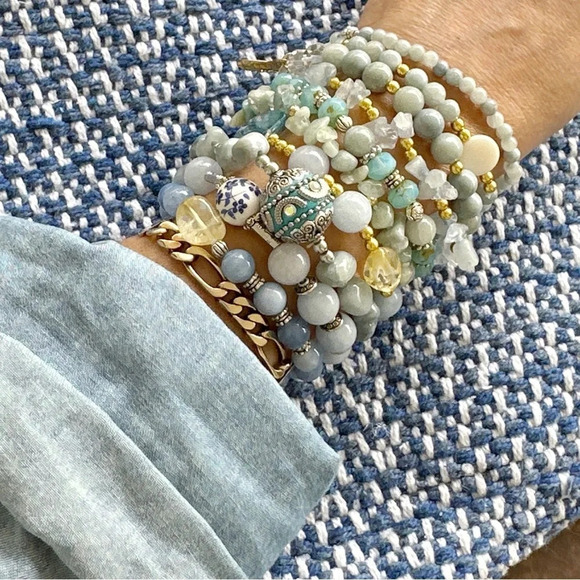 Aquamarine/ clear quartz beaded bracelet/manifesting peace - Picture 2 of 9